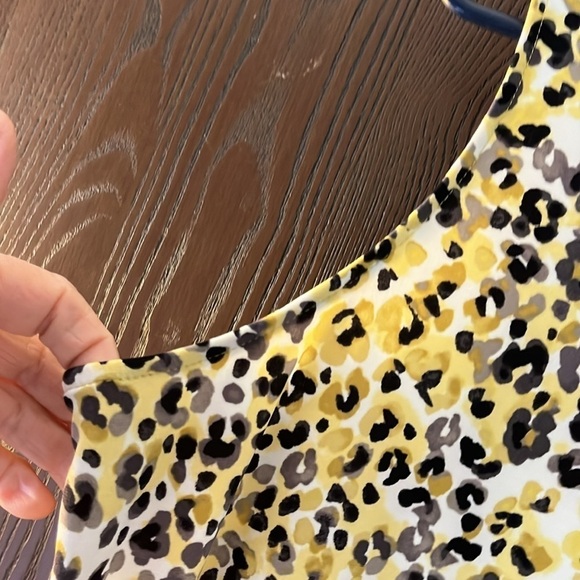 Nine West sleeveless animal print top in yellow, black, gray & white. Size L - Picture 4 of 7